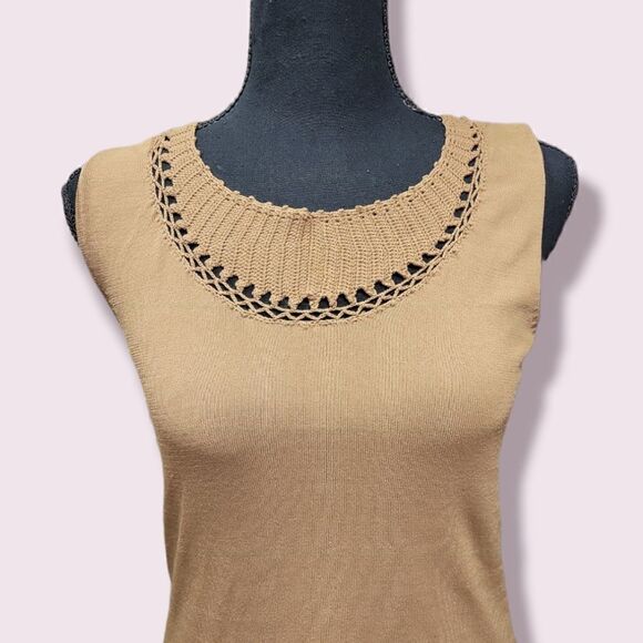 COLOUR works 2 piece skirt set. SIZE small - Picture 2 of 5